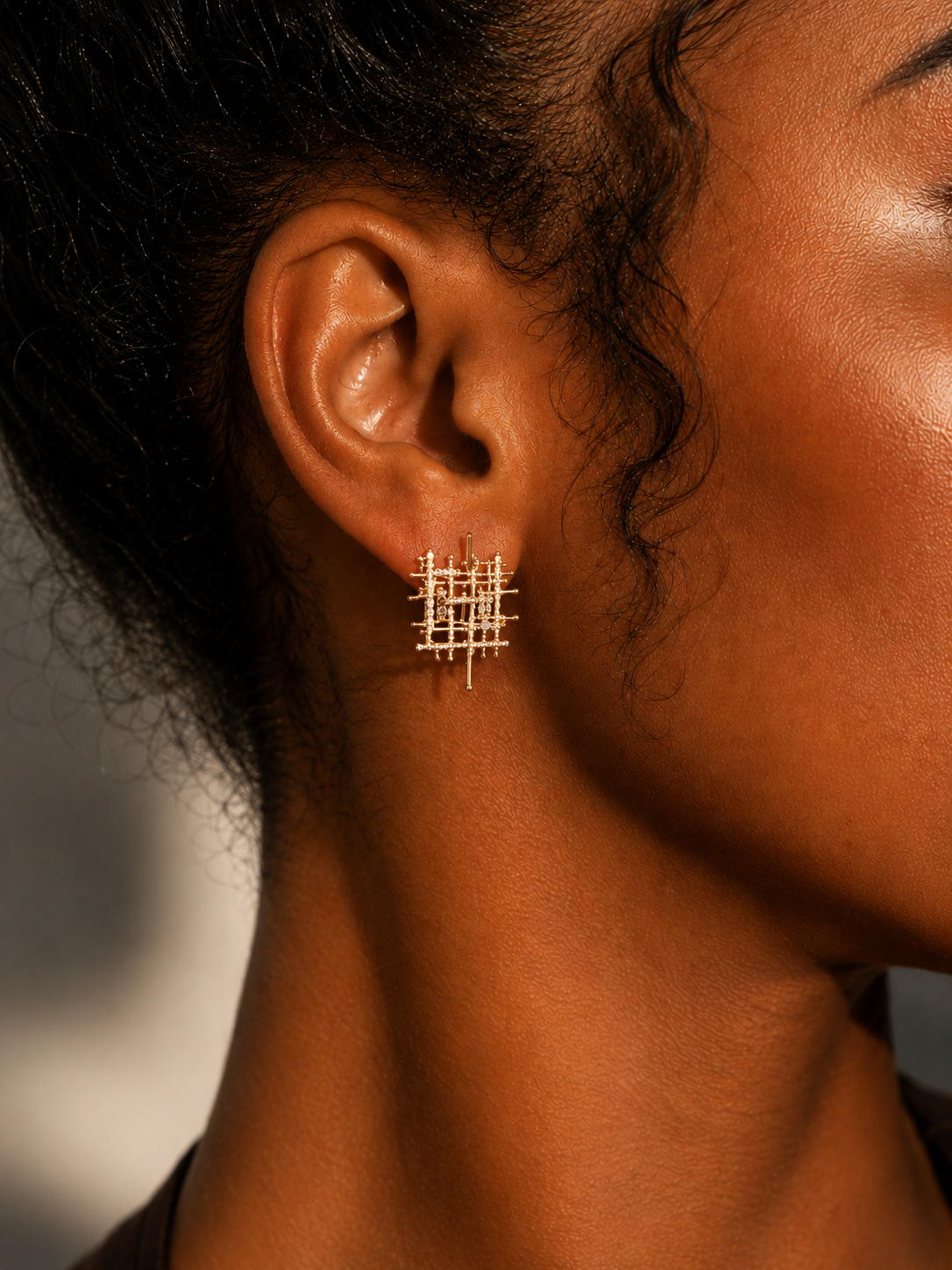 Woven Lattice Crystal Stud Earrings – Gold